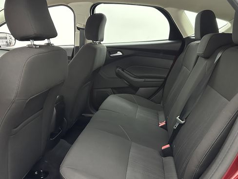 Used 2016 Ford Focus SE w/ SE Power Seat Package image 26