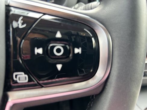 Certified 2024 Volvo XC60 T8 Ultimate w/ Protection Package Premier image 31