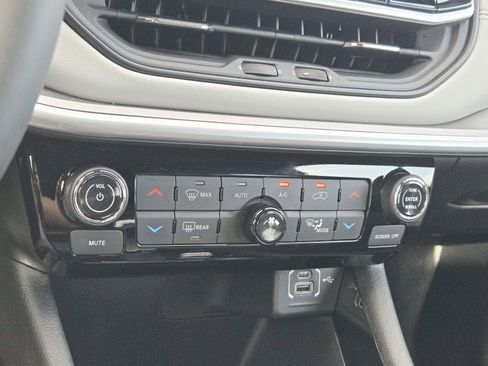 Used 2025 Jeep Compass Limited AWD/4WD image 29