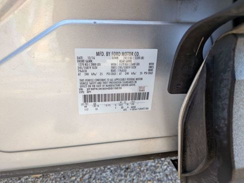 Used 2017 Ford Edge Titanium w/ Technology Package image 34