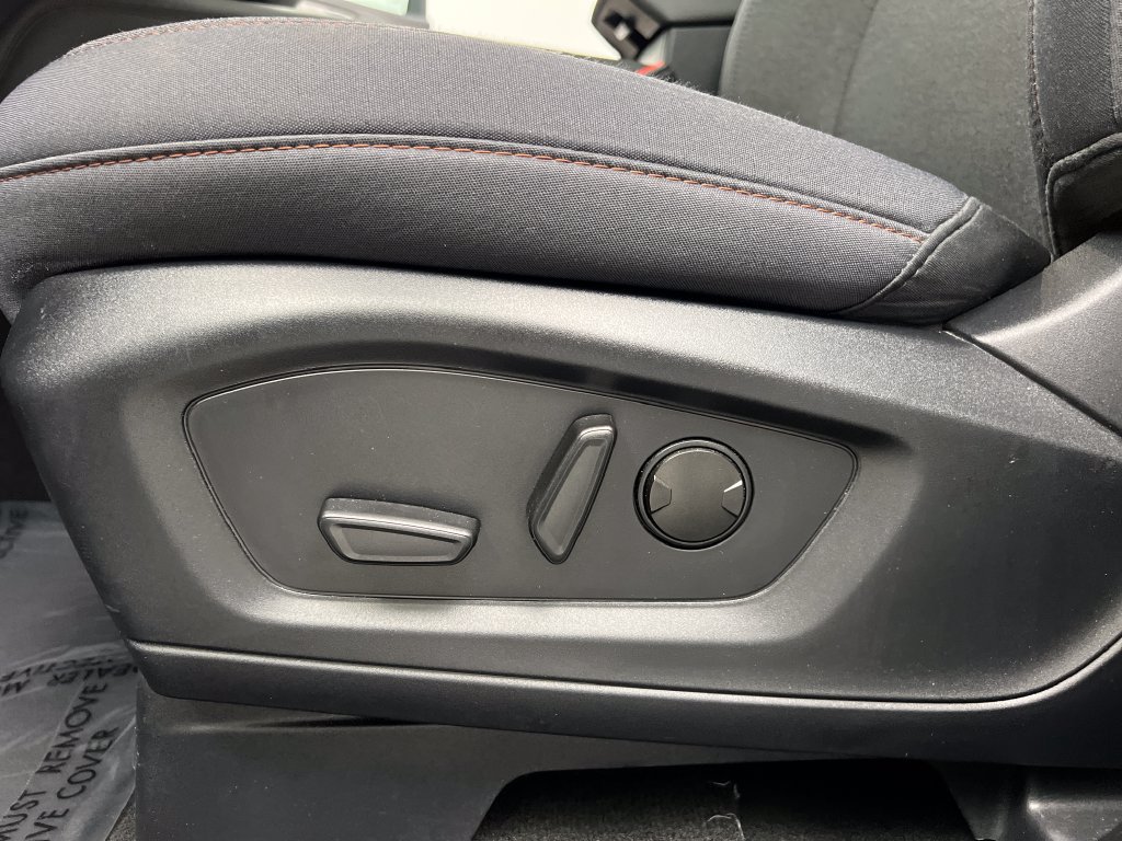 Used 2025 Ford Explorer Active AWD/4WD image 13