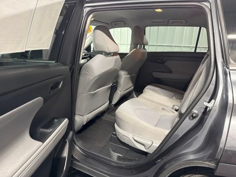 Used 2020 Toyota Highlander L AWD/4WD image 16