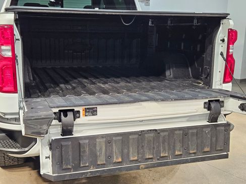 Used 2025 Chevrolet Silverado 1500 High Country w/ Technology Package AWD/4WD image 18