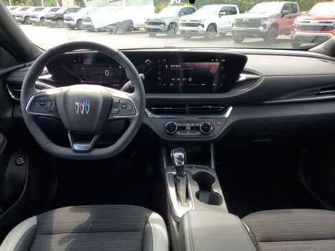 Used 2024 Buick Envista Preferred w/ Convenience I Package FWD image 25