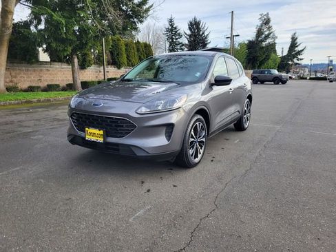 Certified 2022 Ford Escape SE w/ SE Sport Appearance Package image 5