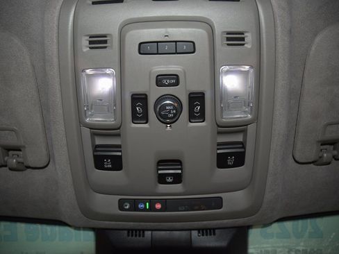 Used 2023 Cadillac Escalade ESV Premium Luxury Platinum w/ Heavy-Duty Trailer Package image 52