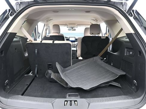 Used 2023 Ford Explorer XLT w/ Equipment Group 202A AWD/4WD image 15