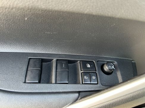 Certified 2025 Toyota Corolla Cross XLE FWD image 15