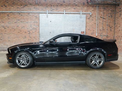Used 2010 Ford Mustang Shelby GT500 RWD image 1