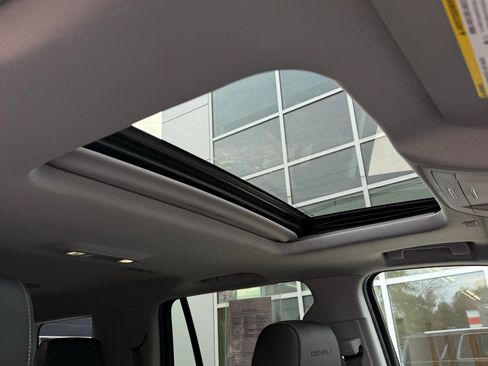 Used 2018 GMC Yukon Denali image 28