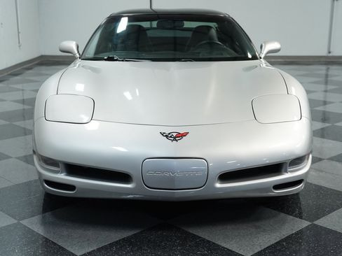 Used 2004 Chevrolet Corvette Coupe w/ Preferred Equipment Group image 15