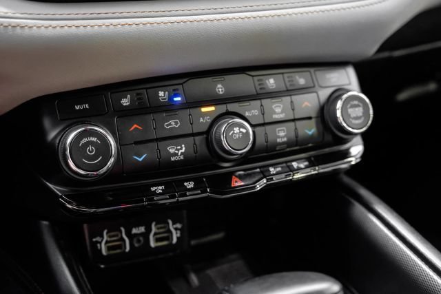 Used 2022 Dodge Durango R/T RWD image 34