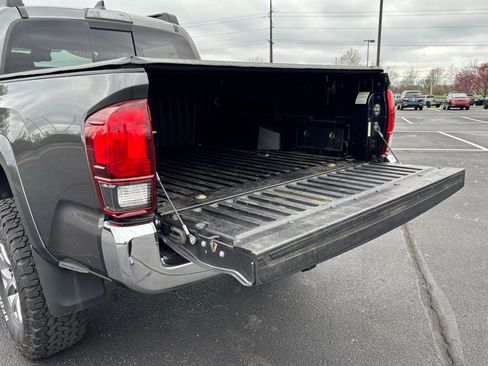 Used 2019 Toyota Tacoma SR5 image 17