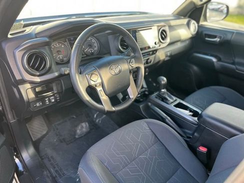 Used 2017 Toyota Tacoma TRD Off-Road image 17
