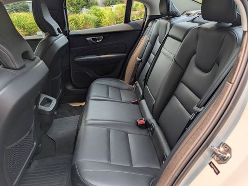 Used 2021 Volvo S60 T5 Momentum w/ Advanced Package AWD/4WD image 11