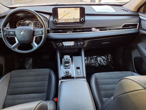 Used 2024 Mitsubishi Outlander SE image 13