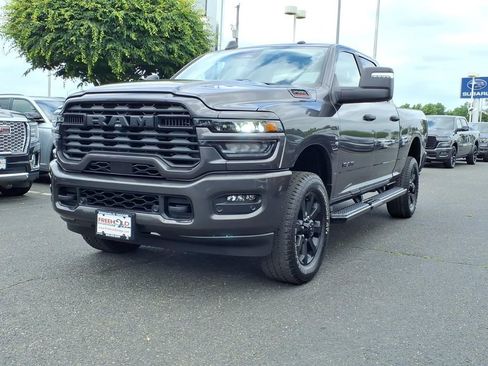 Used 2025 RAM 2500 Big Horn AWD/4WD image 3