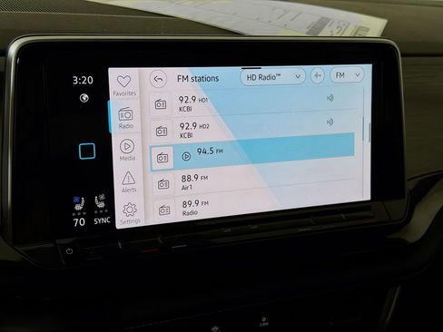 Used 2025 Volkswagen Atlas Cross Sport SE image 16