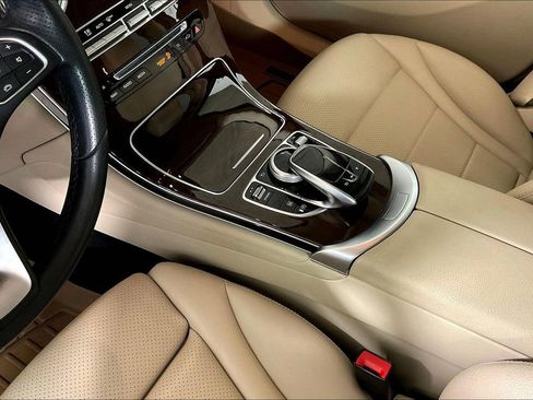 Used 2018 Mercedes-Benz GLC 300 4MATIC image 17