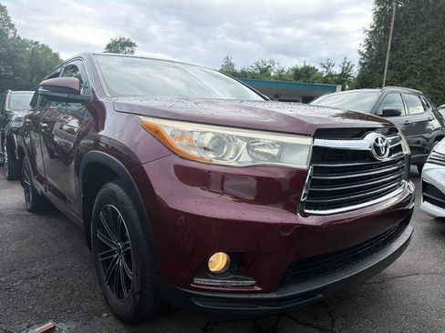 Used 2015 Toyota Highlander LE AWD/4WD image 3