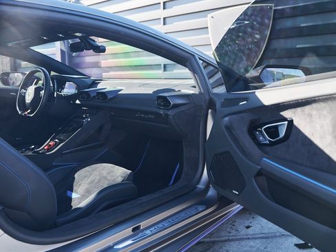 Used 2023 Lamborghini Huracan Tecnica image 23