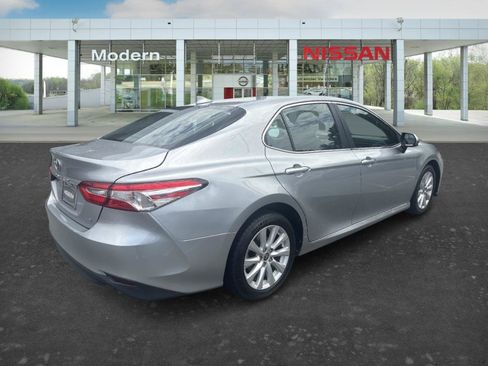 Used 2020 Toyota Camry LE FWD image 5