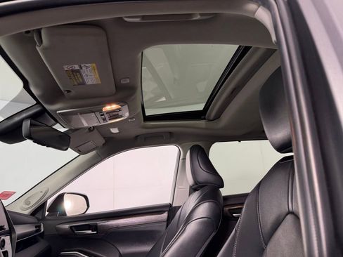 Used 2024 Toyota Highlander Limited image 20