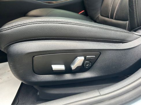 Used 2020 BMW 530i xDrive w/ Convenience Package image 7