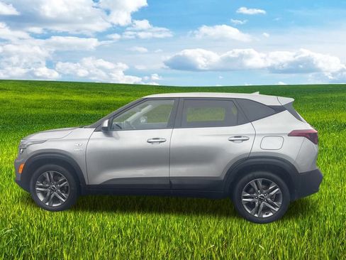 Used 2023 Kia Seltos LX image 17