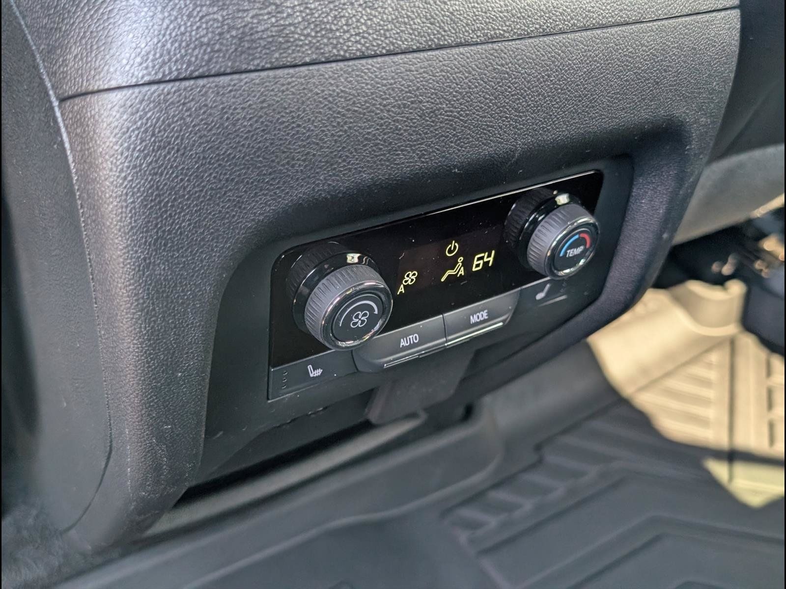 Used 2025 Chevrolet Traverse High Country FWD image 16