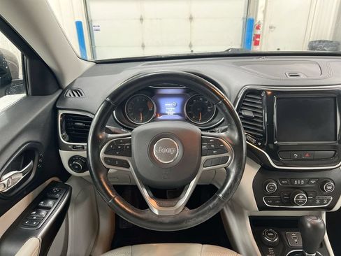 Used 2019 Jeep Cherokee Limited AWD/4WD image 11