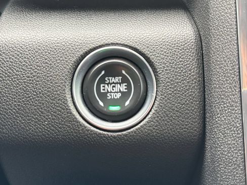 Used 2025 GMC Acadia Elevation w/ Elevation Premium Package AWD/4WD image 35