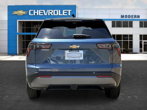 New 2026 Chevrolet Equinox LT w/ Convenience Package II FWD image 4