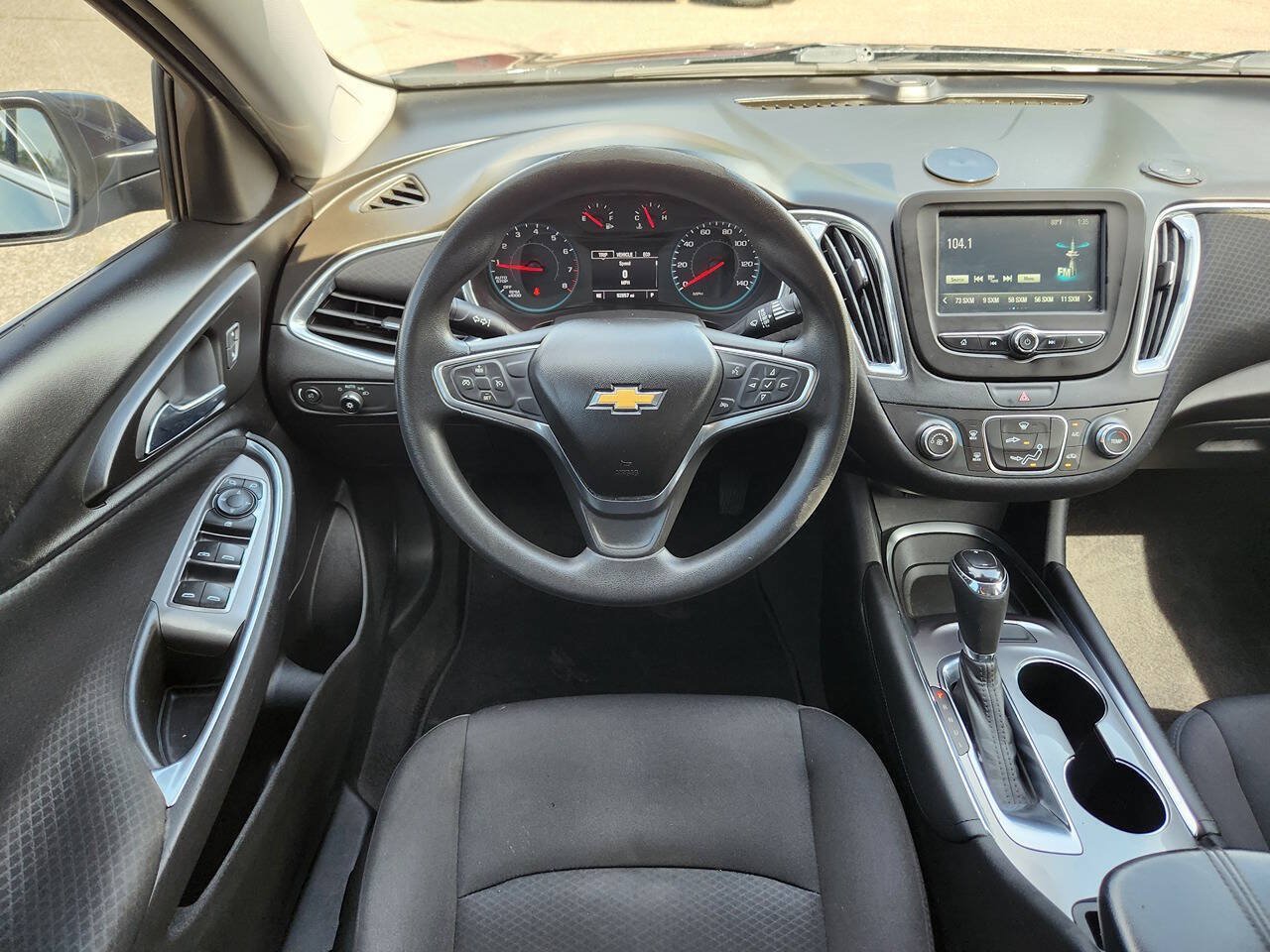 Used 2018 Chevrolet Malibu LT FWD image 16