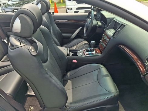 Used 2015 INFINITI Q60 Convertible w/ Premium Package RWD image 11