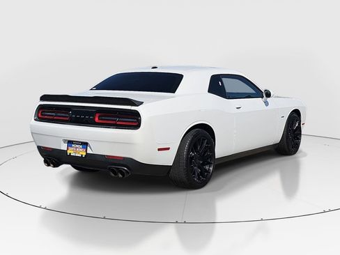 Used 2017 Dodge Challenger R/T RWD image 5