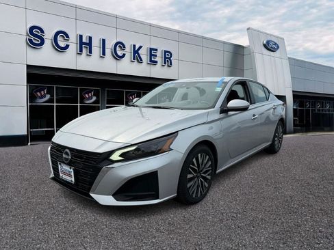 Used 2023 Nissan Altima 2.5 SV FWD image 4