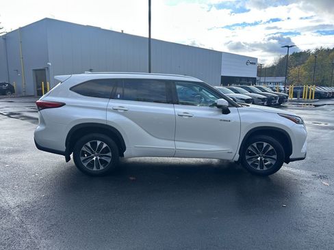 Used 2020 Toyota Highlander XLE image 10