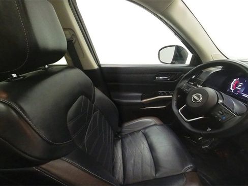 Certified 2022 Nissan Pathfinder Platinum w/ Cargo Package image 34