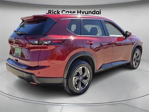 Used 2024 Nissan Rogue SV w/ SV Premium Package image 6