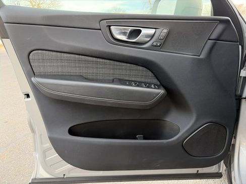 Used 2022 Volvo XC60 B5 Momentum image 14