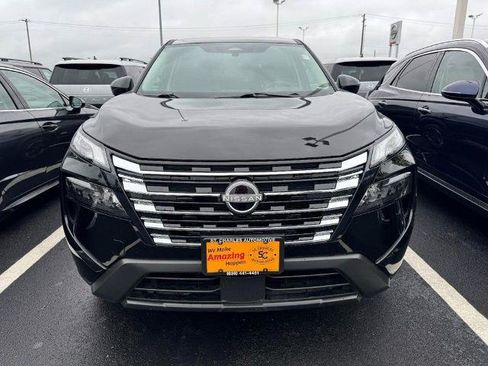 Certified 2026 Nissan Rogue SV FWD image 2