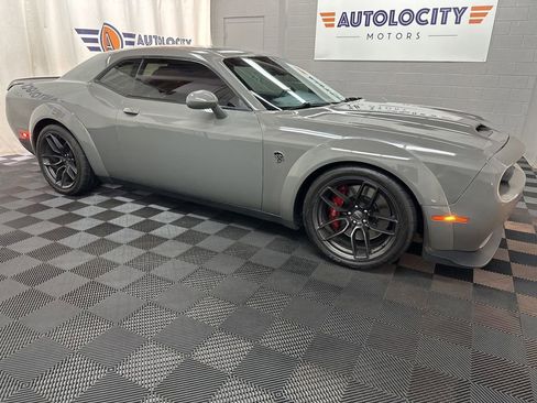 Used 2019 Dodge Challenger SRT Hellcat RWD image 3