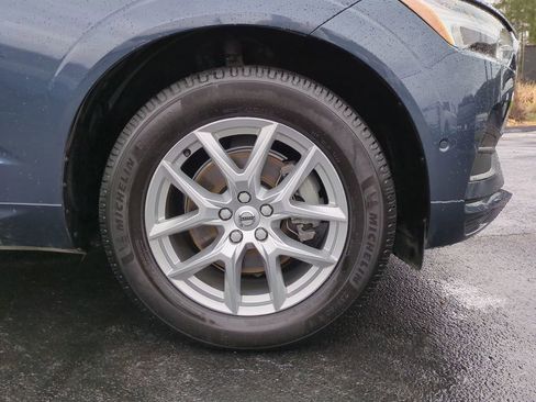 Used 2019 Volvo XC60 T5 Momentum w/ Premium Package image 14