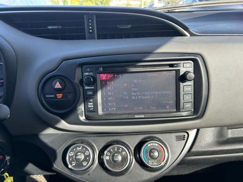 Used 2017 Toyota Yaris SE image 12
