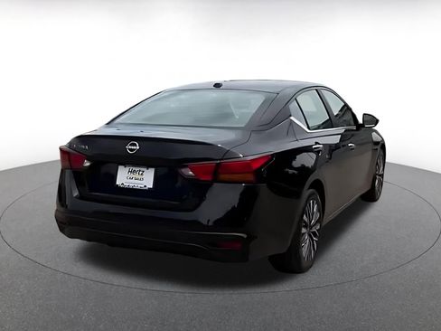 Used 2025 Nissan Altima 2.5 SV FWD image 14