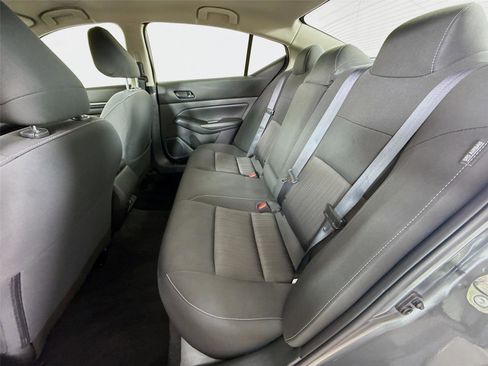 Used 2025 Nissan Altima 2.5 SV image 11