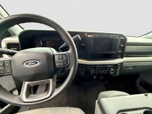 Used 2024 Ford F250 XLT image 8