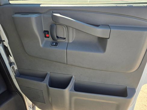 Used 2016 GMC Savana 3500 LS image 12