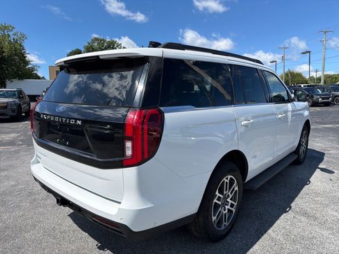 Used 2025 Ford Expedition Active AWD/4WD image 6